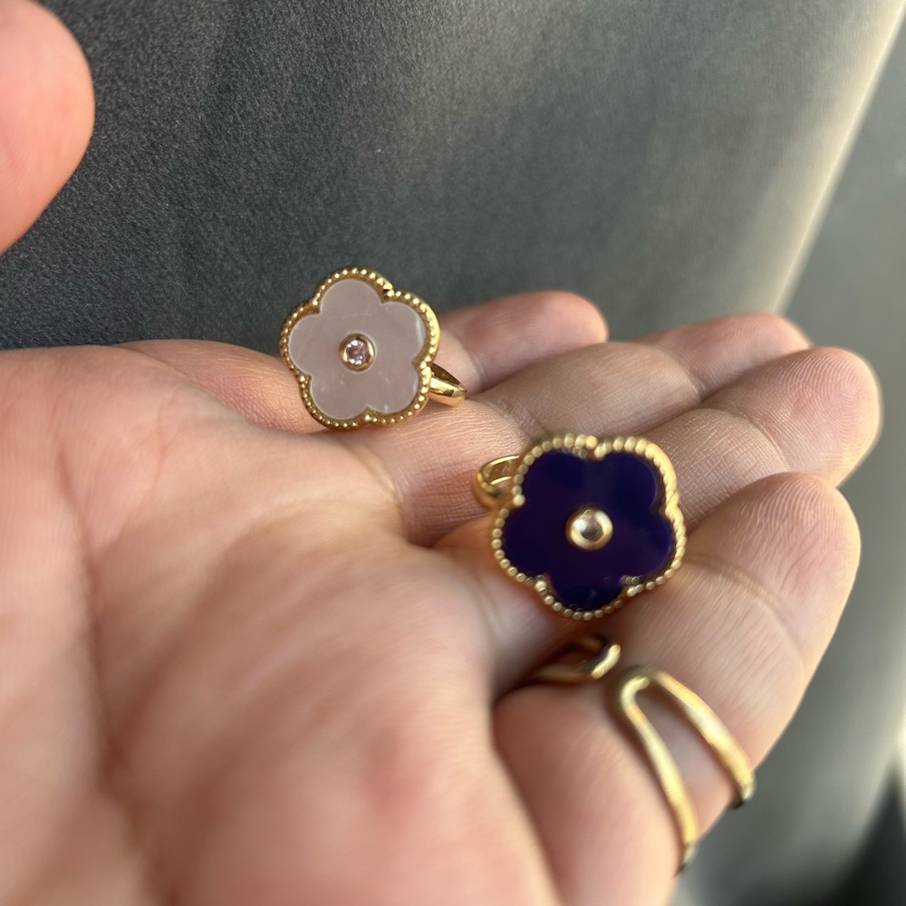 Elegant Gold flower rings set of 2